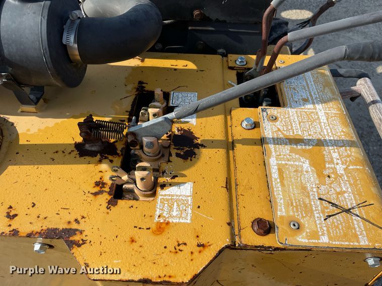 image for item DL3837 1999 Vermeer LM42  rock saw