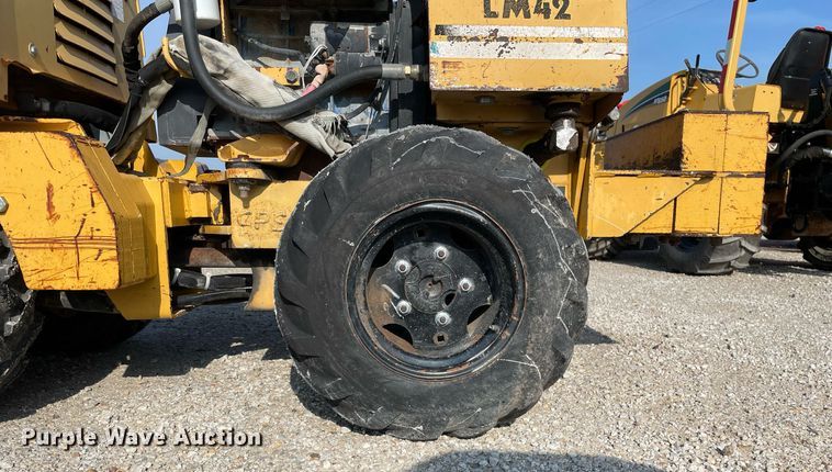 image for item DL3837 1999 Vermeer LM42  rock saw