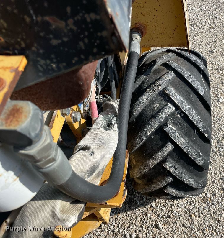 image for item DL3837 1999 Vermeer LM42  rock saw