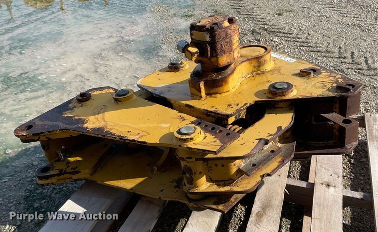 image for item DL3837 1999 Vermeer LM42  rock saw