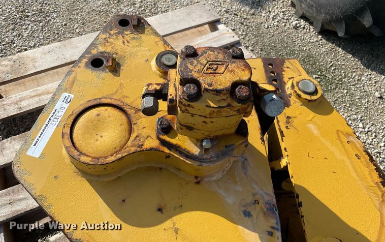 image for item DL3837 1999 Vermeer LM42  rock saw