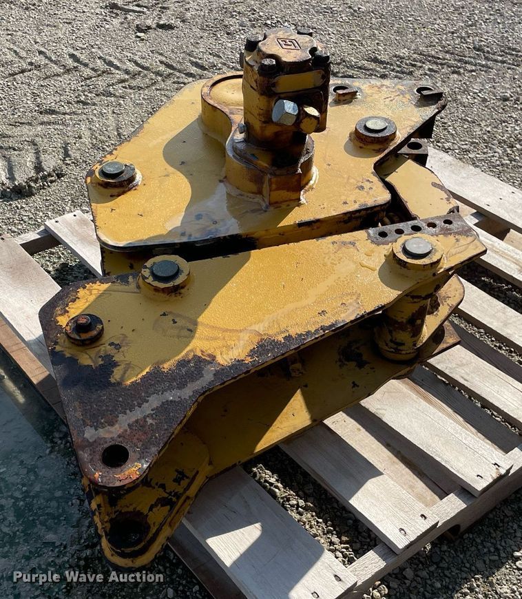 image for item DL3837 1999 Vermeer LM42  rock saw