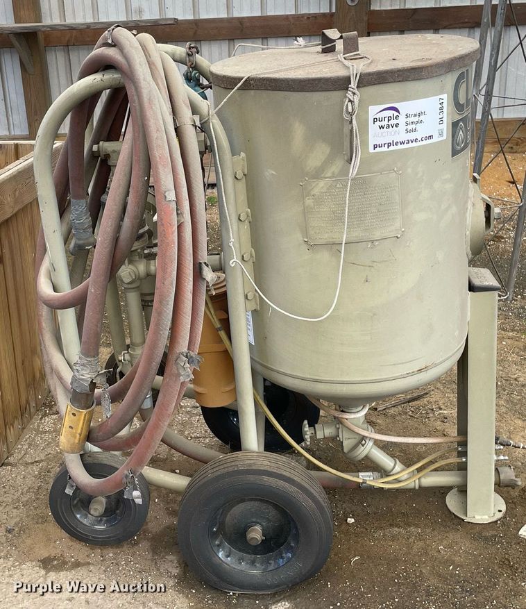 image for item DL3847 2016 Clemco 2024  sandblaster