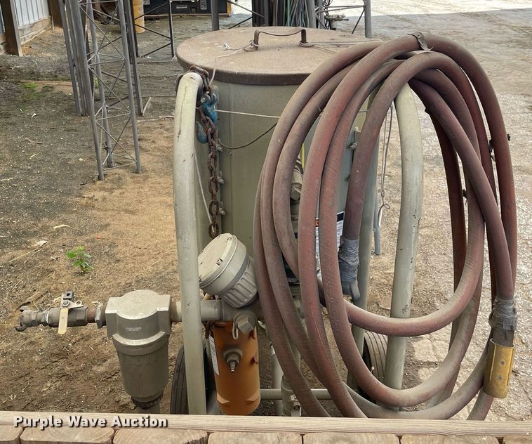 image for item DL3847 2016 Clemco 2024  sandblaster