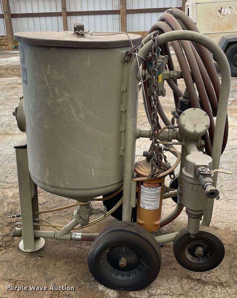 image for item DL3847 2016 Clemco 2024  sandblaster