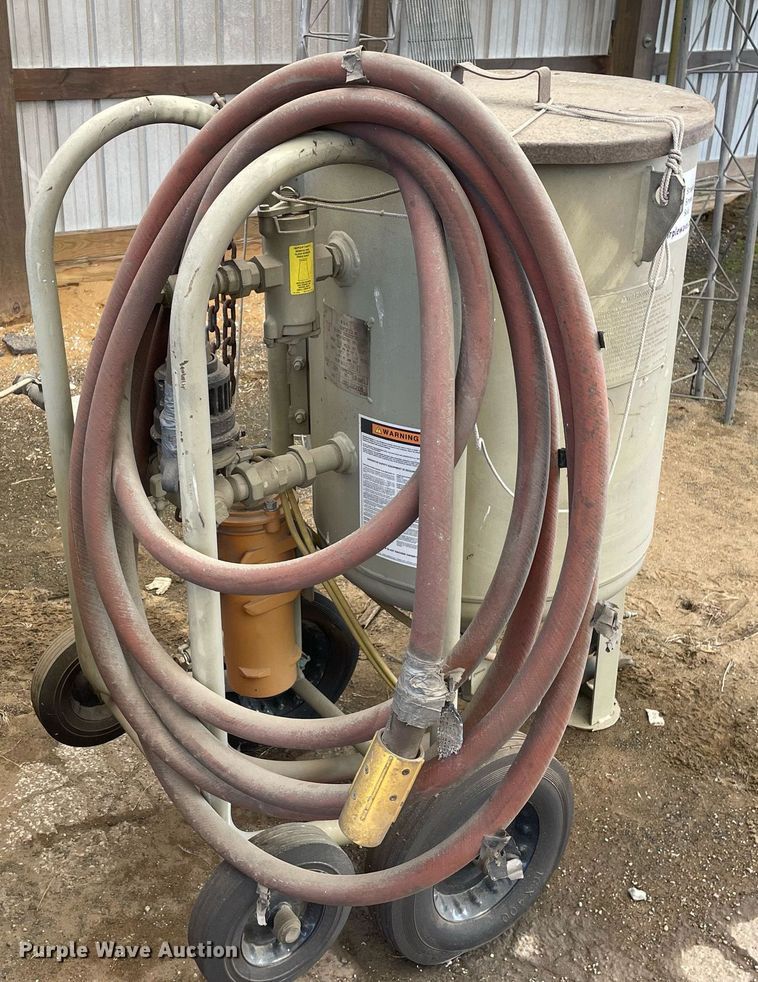 image for item DL3847 2016 Clemco 2024  sandblaster