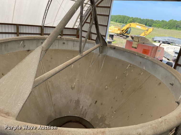 image for item DL3847 2016 Clemco 2024  sandblaster