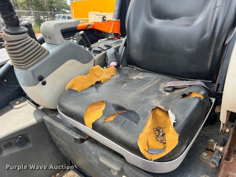 image for item DN3070 2012 John Deere 27D  mini excavator