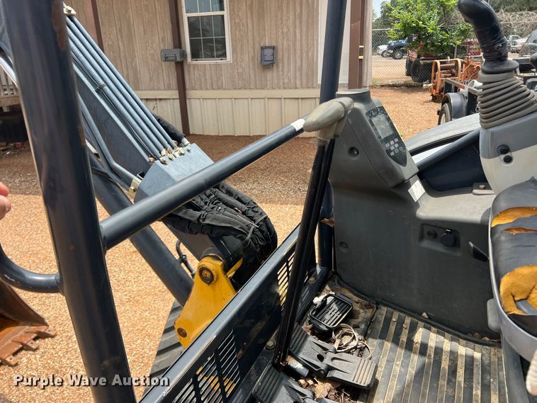 image for item DN3070 2012 John Deere 27D  mini excavator