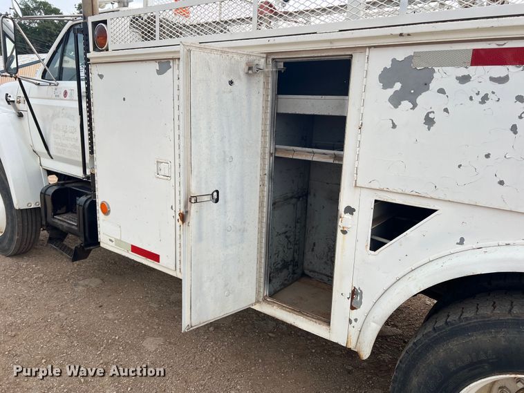 image for item DN3071 1989 Ford F800  reel truck