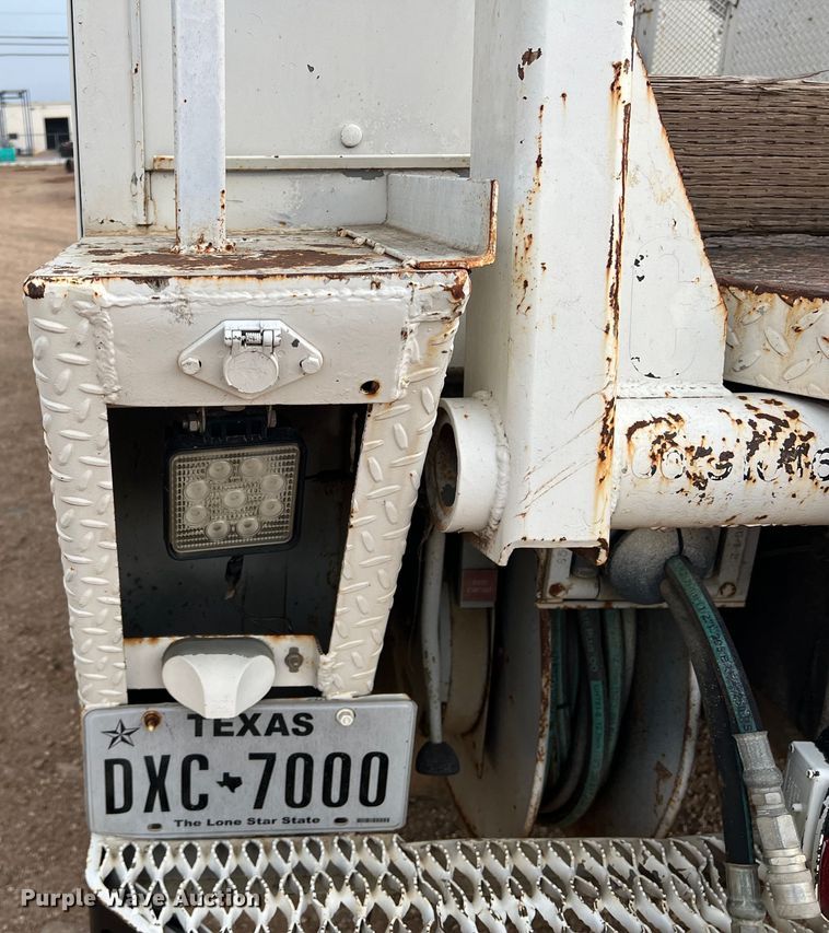 image for item DN3071 1989 Ford F800  reel truck