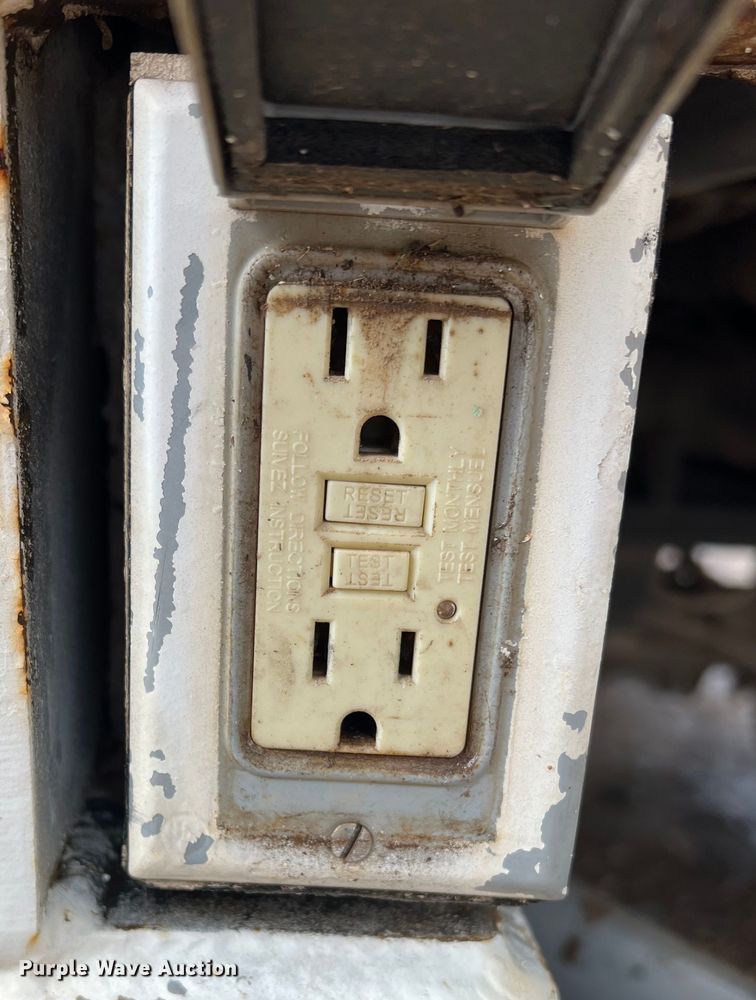 image for item DN3071 1989 Ford F800  reel truck