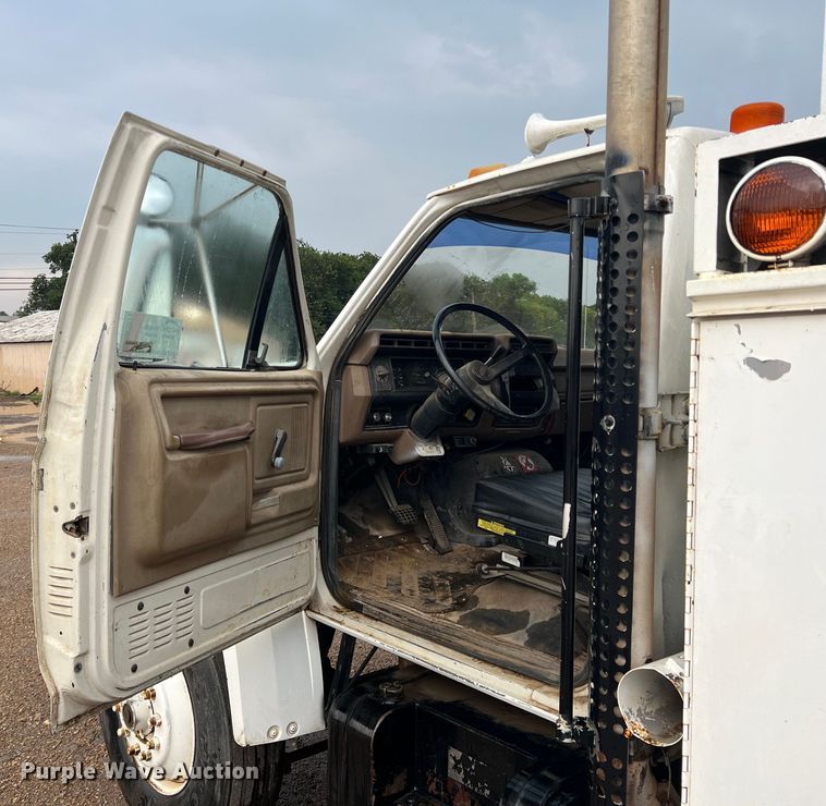 image for item DN3071 1989 Ford F800  reel truck