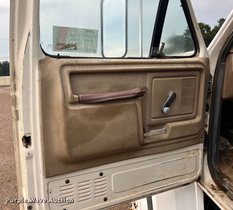 image for item DN3071 1989 Ford F800  reel truck