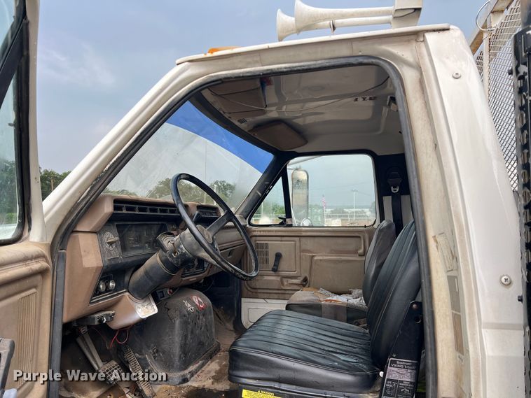 image for item DN3071 1989 Ford F800  reel truck