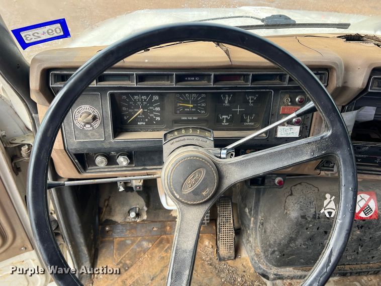image for item DN3071 1989 Ford F800  reel truck