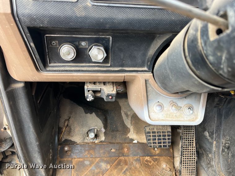 image for item DN3071 1989 Ford F800  reel truck