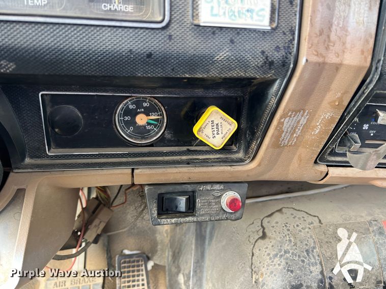 image for item DN3071 1989 Ford F800  reel truck