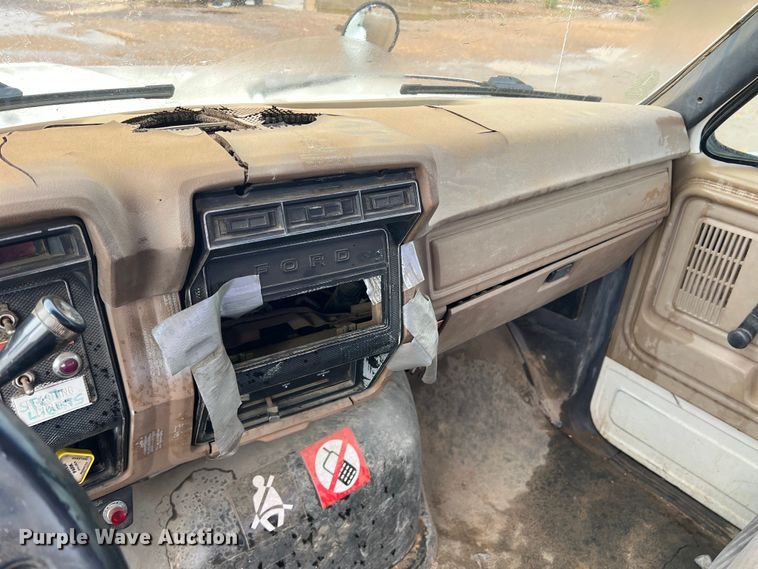 image for item DN3071 1989 Ford F800  reel truck