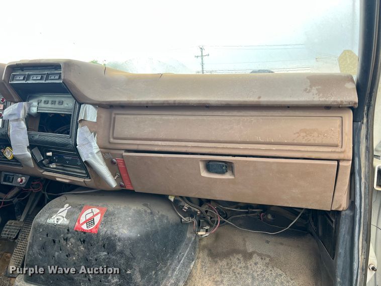 image for item DN3071 1989 Ford F800  reel truck