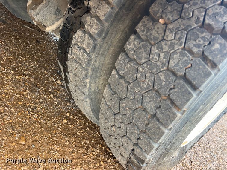 image for item DN3071 1989 Ford F800  reel truck