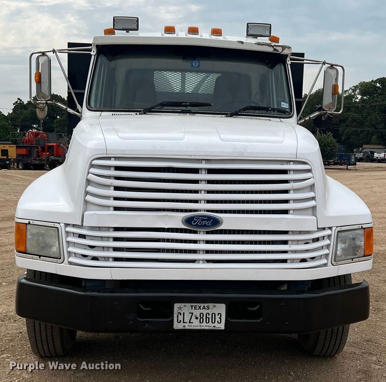 image for item DN3072 1995 Ford LTL9000  flatbed truck with mud mixing system