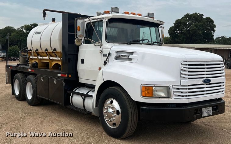 image for item DN3072 1995 Ford LTL9000  flatbed truck with mud mixing system