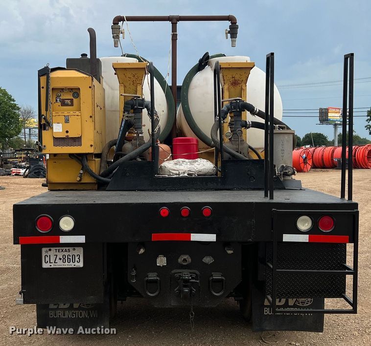 image for item DN3072 1995 Ford LTL9000  flatbed truck with mud mixing system