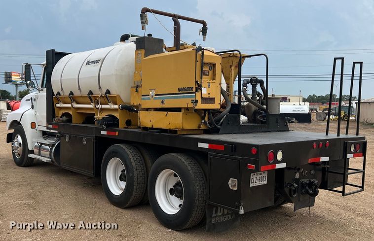 image for item DN3072 1995 Ford LTL9000  flatbed truck with mud mixing system