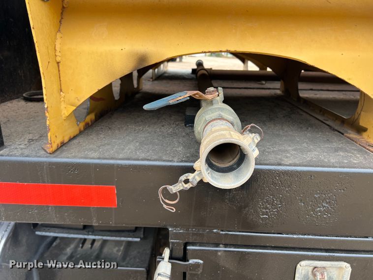 image for item DN3072 1995 Ford LTL9000  flatbed truck with mud mixing system