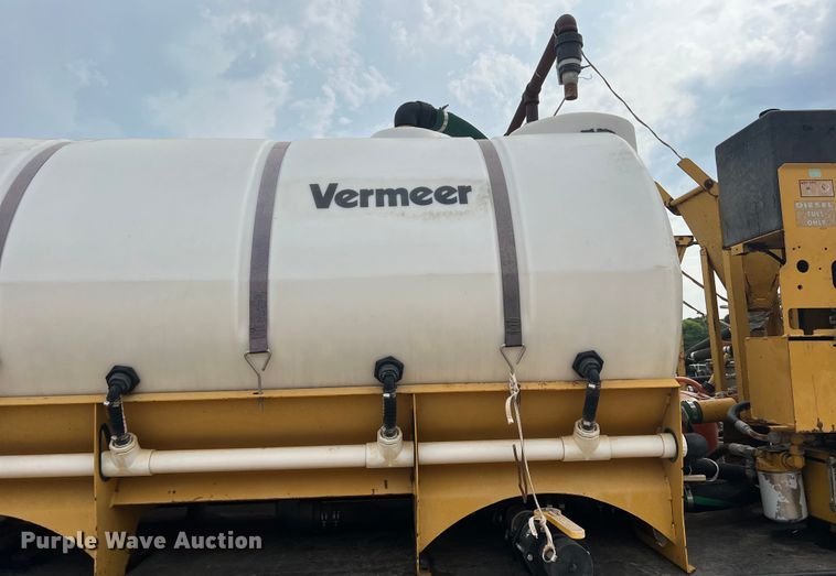 image for item DN3072 1995 Ford LTL9000  flatbed truck with mud mixing system