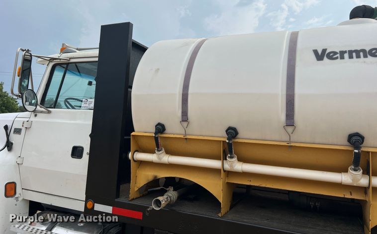 image for item DN3072 1995 Ford LTL9000  flatbed truck with mud mixing system