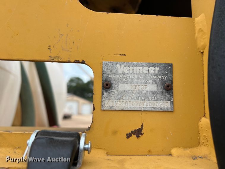 image for item DN3072 1995 Ford LTL9000  flatbed truck with mud mixing system