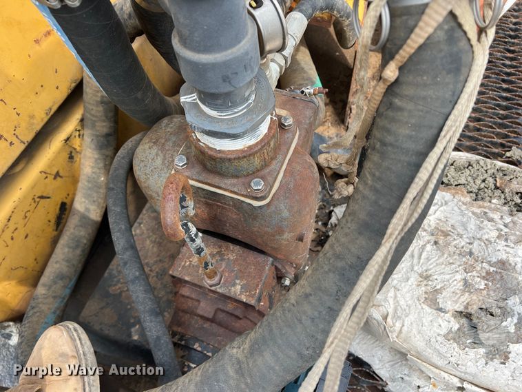 image for item DN3072 1995 Ford LTL9000  flatbed truck with mud mixing system