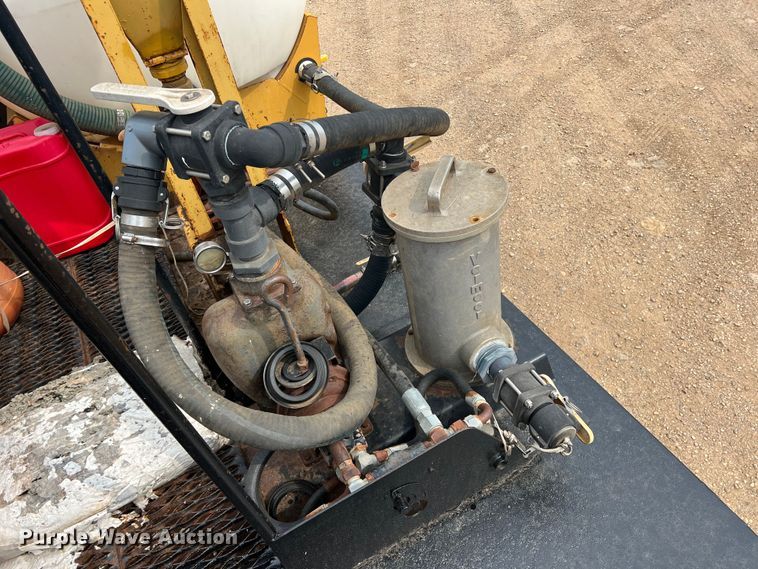 image for item DN3072 1995 Ford LTL9000  flatbed truck with mud mixing system