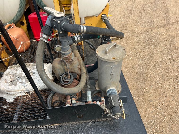 image for item DN3072 1995 Ford LTL9000  flatbed truck with mud mixing system