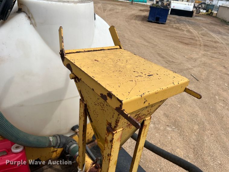 image for item DN3072 1995 Ford LTL9000  flatbed truck with mud mixing system