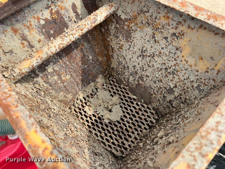 image for item DN3072 1995 Ford LTL9000  flatbed truck with mud mixing system