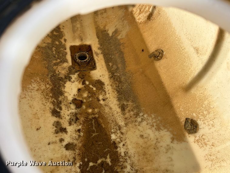 image for item DN3072 1995 Ford LTL9000  flatbed truck with mud mixing system