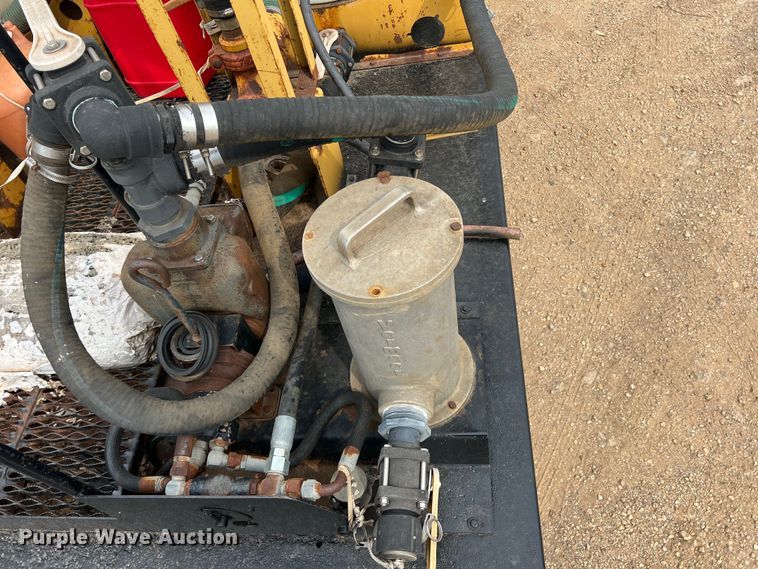 image for item DN3072 1995 Ford LTL9000  flatbed truck with mud mixing system