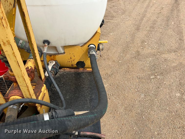 image for item DN3072 1995 Ford LTL9000  flatbed truck with mud mixing system