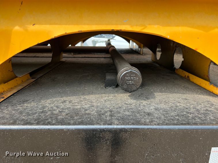 image for item DN3072 1995 Ford LTL9000  flatbed truck with mud mixing system