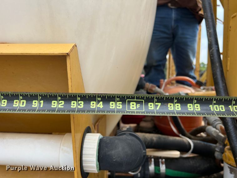 image for item DN3072 1995 Ford LTL9000  flatbed truck with mud mixing system