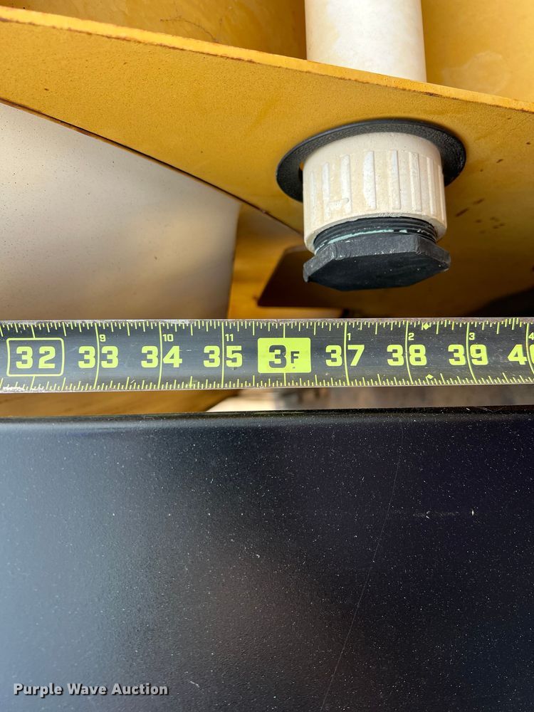 image for item DN3072 1995 Ford LTL9000  flatbed truck with mud mixing system