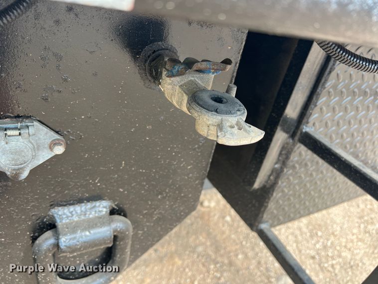 image for item DN3072 1995 Ford LTL9000  flatbed truck with mud mixing system