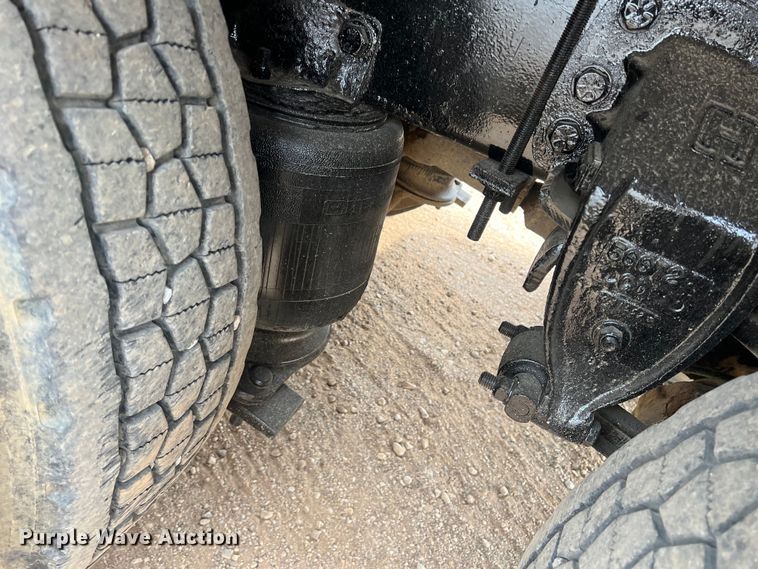 image for item DN3072 1995 Ford LTL9000  flatbed truck with mud mixing system