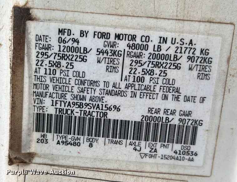 image for item DN3072 1995 Ford LTL9000  flatbed truck with mud mixing system