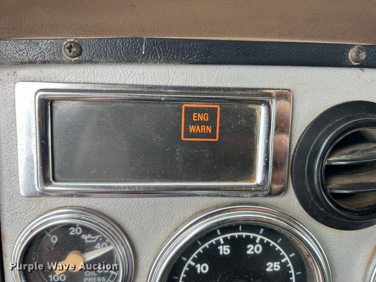 image for item DN3072 1995 Ford LTL9000  flatbed truck with mud mixing system