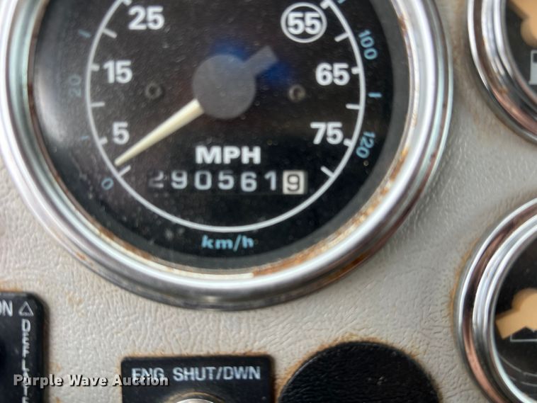 image for item DN3072 1995 Ford LTL9000  flatbed truck with mud mixing system