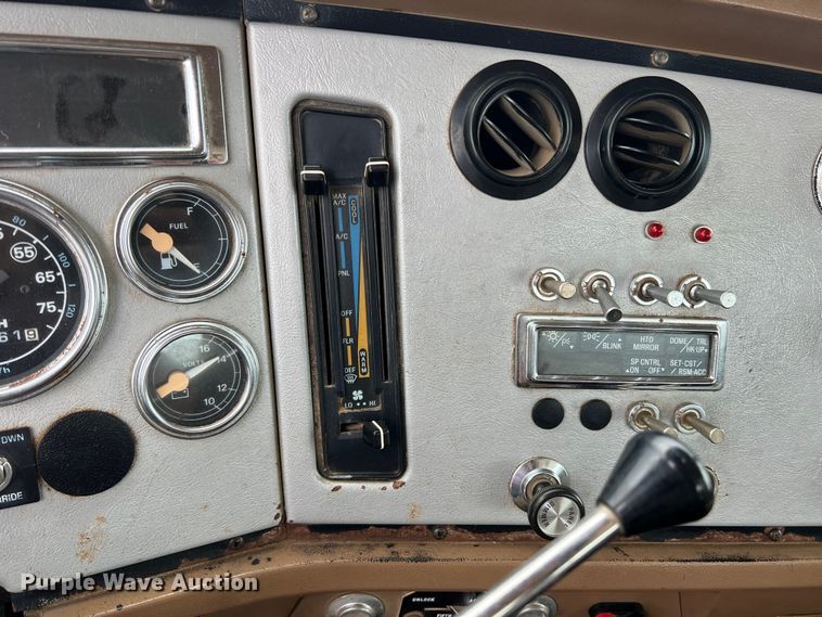 image for item DN3072 1995 Ford LTL9000  flatbed truck with mud mixing system